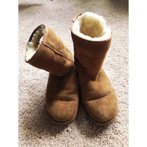 Chestnut classic short Ugg boots